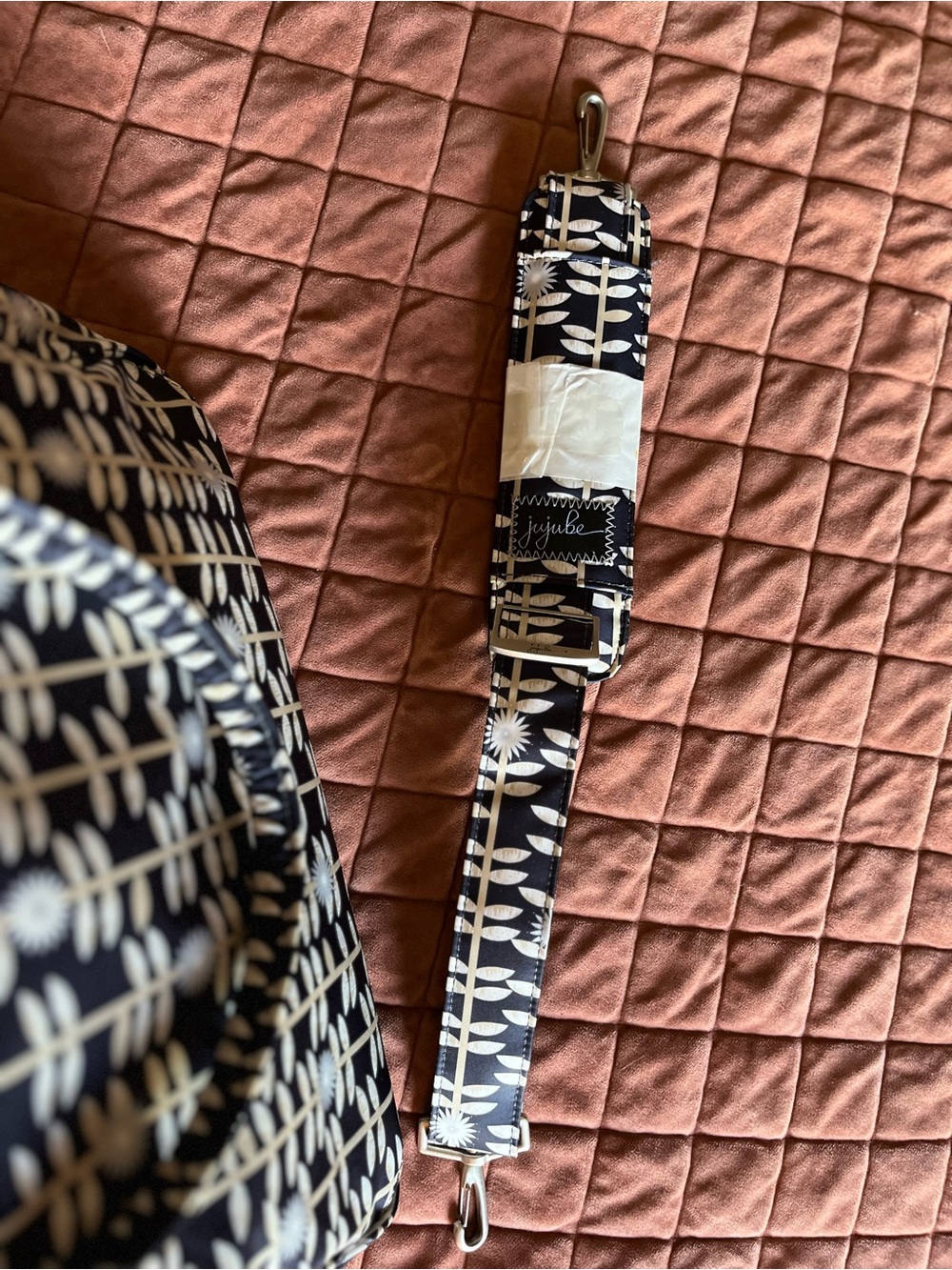 JuJuBe Be Classy diaper bag in the "Dandy Lines" print NEW without tags - Picture 12 of 15